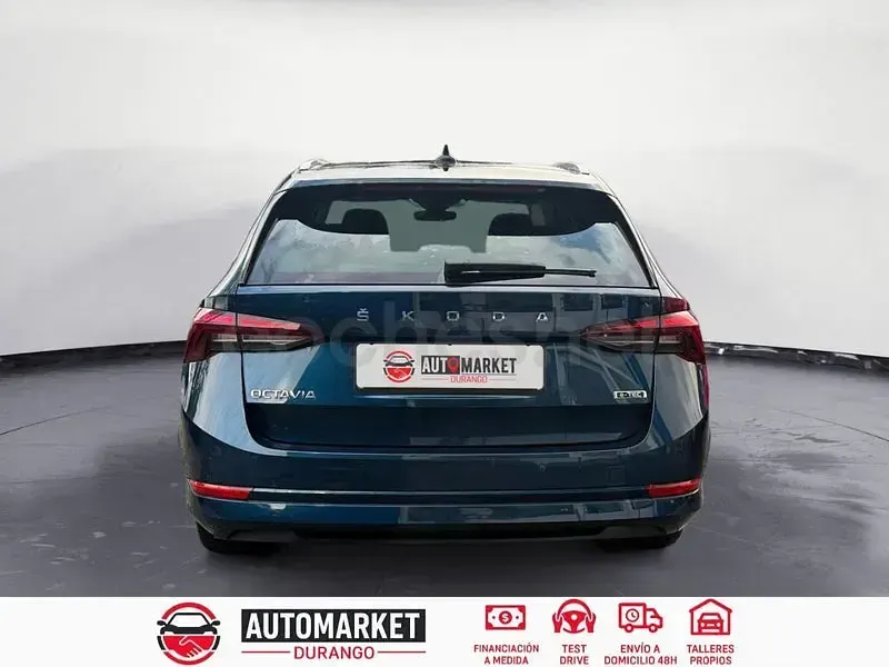 Usado Skoda Octavia Selection 150 CV (110 kW) 2023 Azul Familiar
