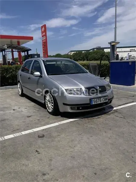 Usado Skoda Fabia Elegance 101 CV (74 kW) 2003 Gris / plata Berlina