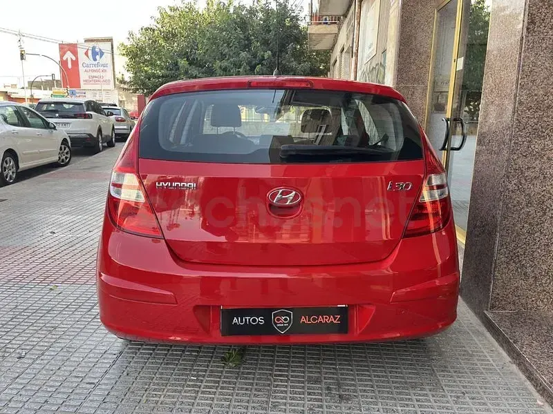 Usado Hyundai i30 Classic 109 CV (80 kW) 2008 Rojo Berlina