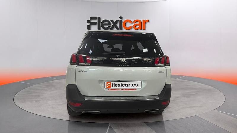 Usado Peugeot 5008 Allure 131 CV (96 kW) 2020 Blanco SUV