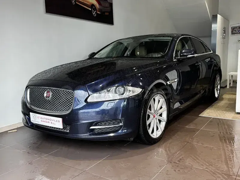 Usado Jaguar XJ Portfolio 275 CV (202 kW) 2015 Azul Berlina