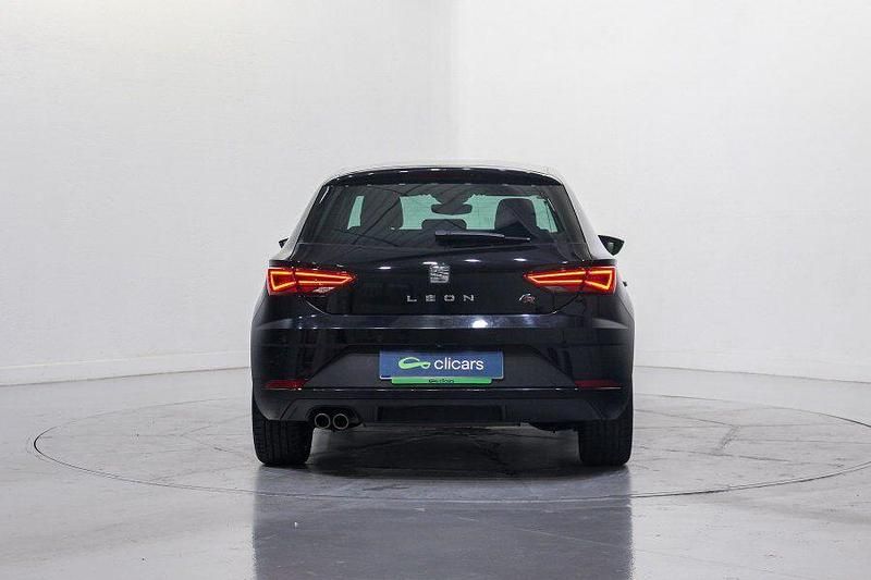 Usado Seat Leon FR 150 CV (110 kW) 2019 Negro Berlina