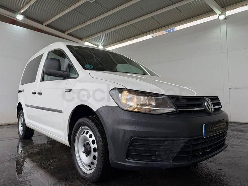 Usado VW Caddy 122 CV (89 kW) 2018 Blanco Monovolumen