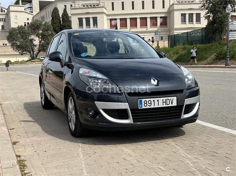 Usado Renault Scénic III Dynamique 130 CV (95 kW) 2011 Gris / plata Monovolumen