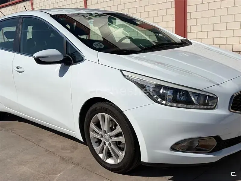 Usado Kia Ceed GT 90 CV (66 kW) 2013 Blanco Berlina