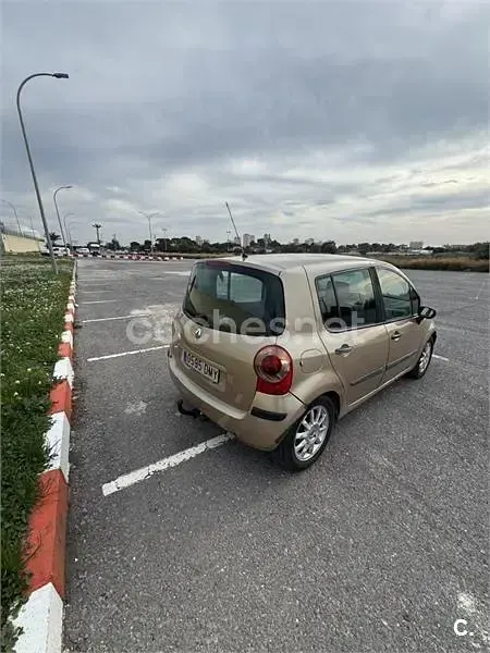 Usado Renault Modus Dynamique 80 CV (58 kW) 2004 Beige Monovolumen