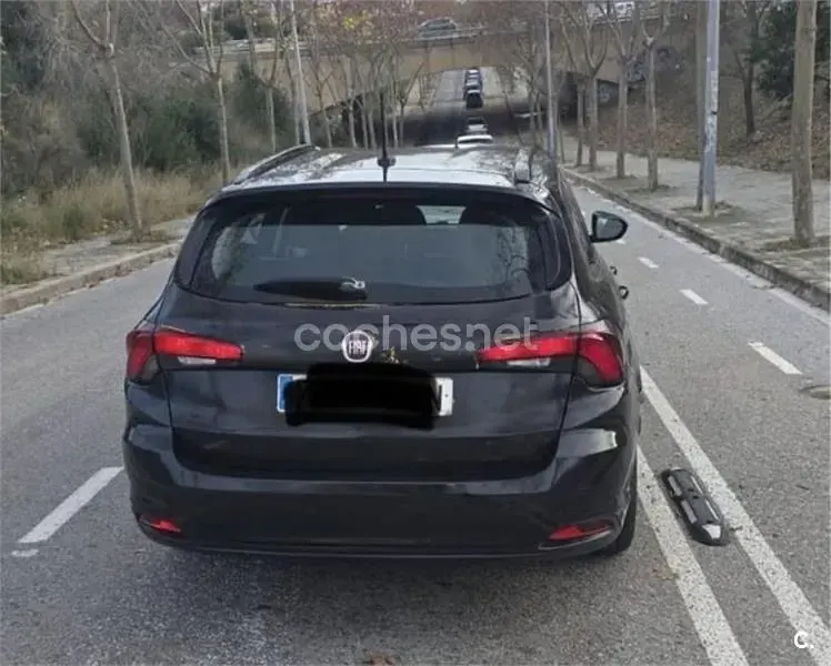 Usado Fiat Tipo Lounge 120 CV (88 kW) 2020 Negro Familiar