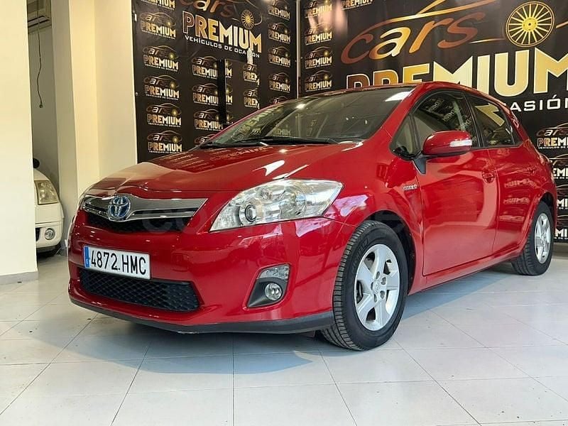 Usado Toyota Auris Hybrid Active 135 CV (99 kW) 2011 Rojo Berlina