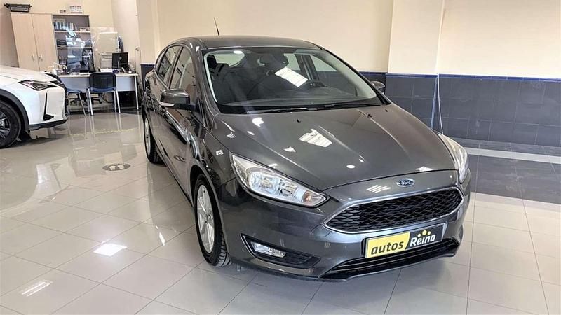 Usado Ford Focus Trend 125 CV (91 kW) 2017 Gris Utilitario