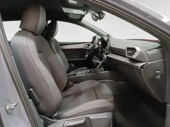 Usado Seat Leon FR 150 CV (110 kW) 2024 Gris / plata Berlina