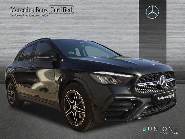 Usado Mercedes GLA200 AMG line 150 CV (110 kW) 2025 Negro cosmos SUV