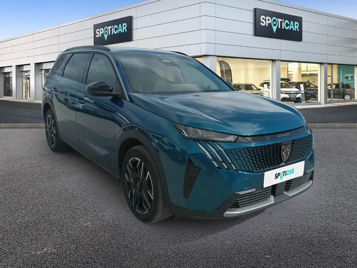 Usado Peugeot 5008 Allure 136 HP (100 kW) 2025 Azul SUV
