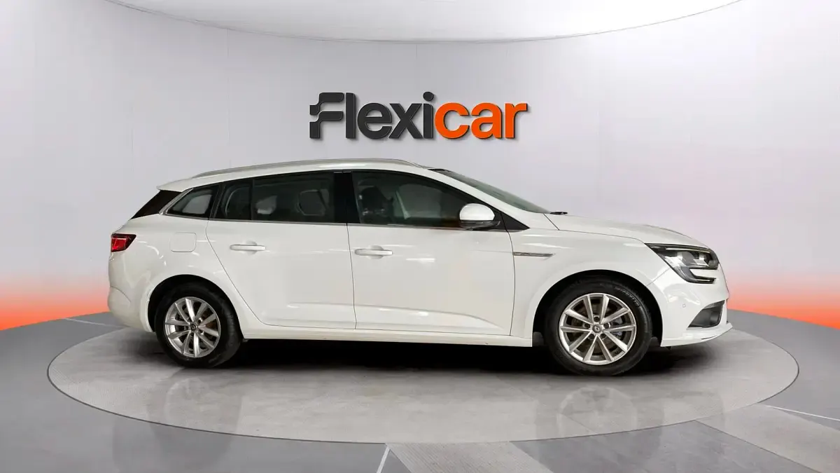 Usado Renault Mégane GrandTour Zen 131 CV (96 kW) 2017 Blanco Familiar