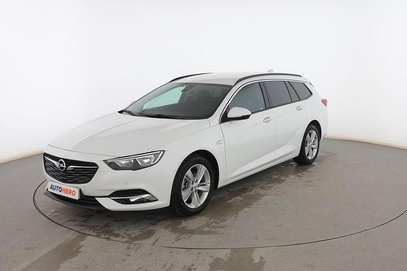 Usado Opel Insignia Selective 136 CV (100 kW) 2018 Blanco Familiar
