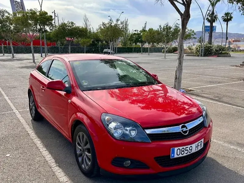 Usado Opel Astra GTC 110 CV (80 kW) 2011 Rojo Berlina