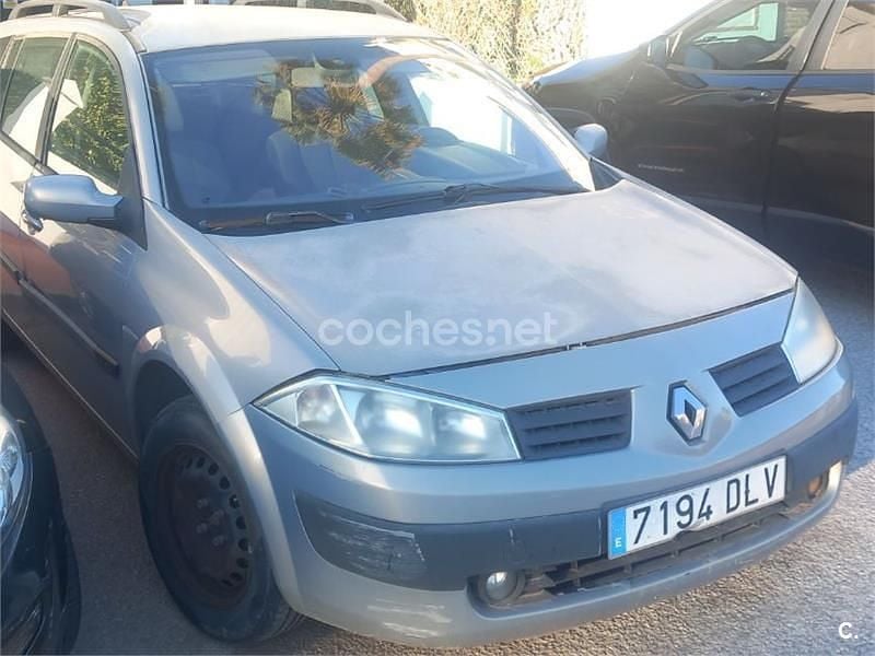 Usado Renault Mégane GrandTour Dynamique 120 CV (88 kW) 2005 Gris / plata Familiar