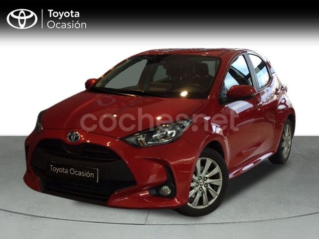 Rojo Usado 2022 Toyota Yaris Hybrid Active Berlina | 19.900 € (Precio justo) - Imagen 1/4