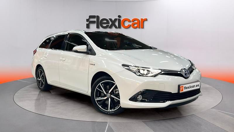 Usado Toyota Auris Hybrid Active 136 CV (100 kW) 2017 Blanco Familiar