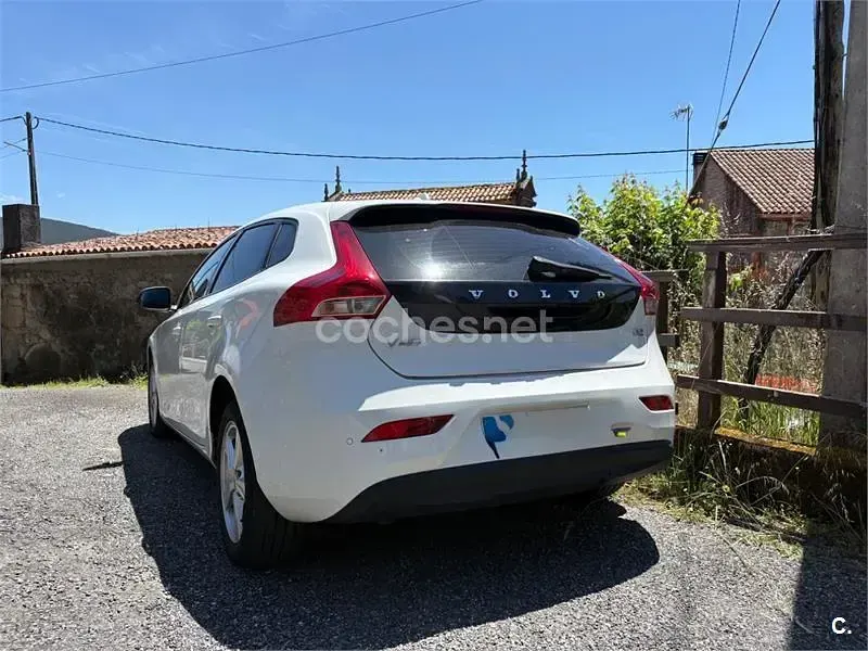 Usado Volvo V40 Kinetic 120 CV (88 kW) 2015 Blanco Berlina