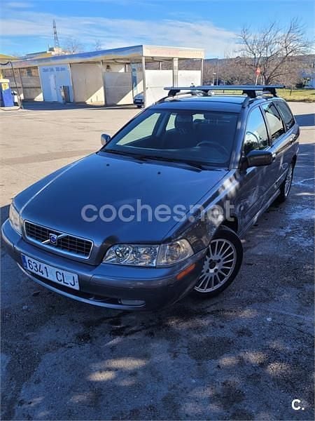 Gris / plata Usado 2003 Volvo V40 Familiar | 2500 € - Imagen 1/4