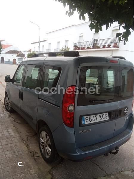 Usado Opel Combo Expression 90 CV (66 kW) 2016 Azul Monovolumen