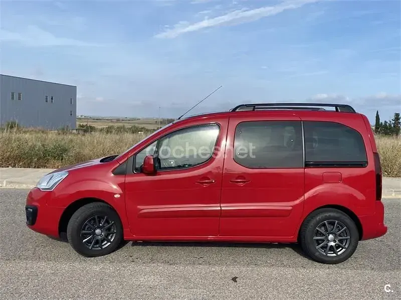 Usado Citroën Berlingo XTR 120 CV (88 kW) 2015 Rojo Monovolumen