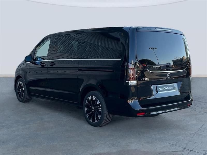 Usado Mercedes V250 Avantgarde 190 CV (139 kW) 2025 Negro obsidiana metalizad Monovolumen