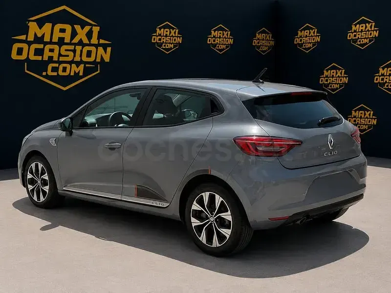 Usado Renault Clio V LIMITED 90 CV (66 kW) 2022 Gris / plata Berlina