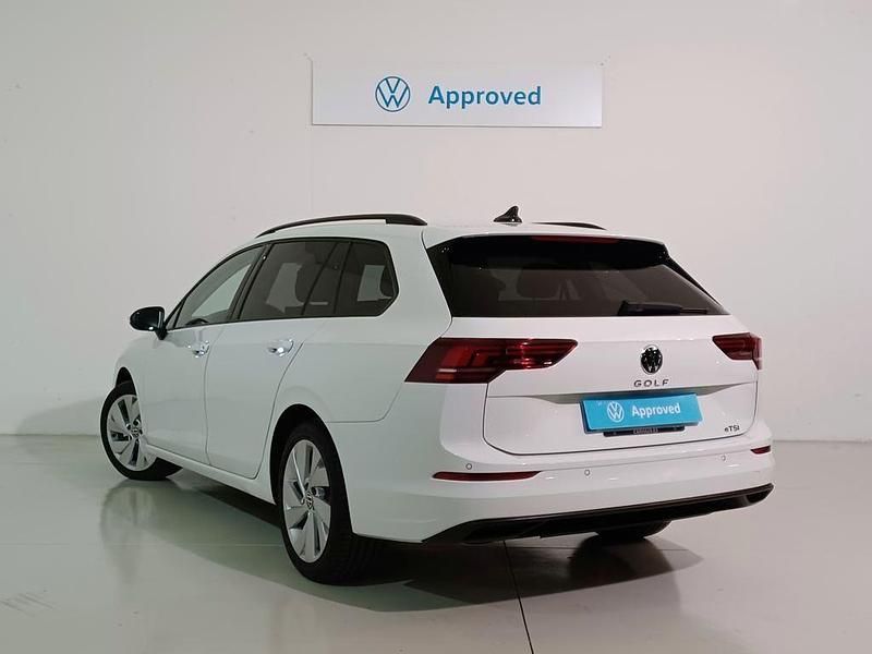 Usado VW Golf VIII Life 116 CV (85 kW) 2024 Blanco Familiar
