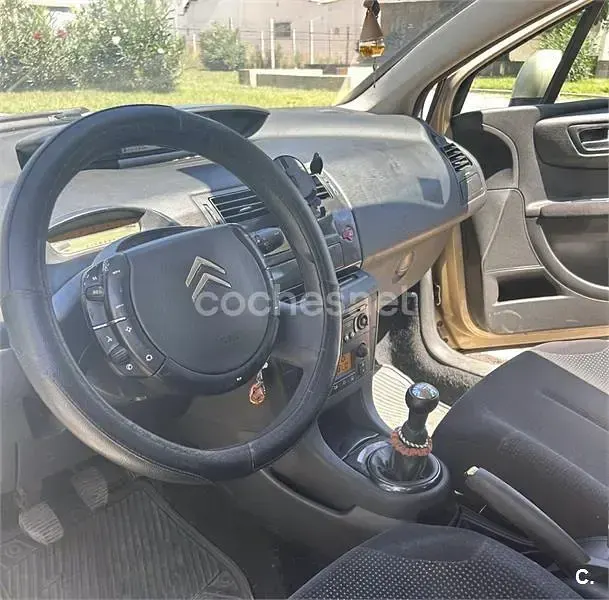 Usado Citroën C4 110 CV (80 kW) 2006 Beige Berlina