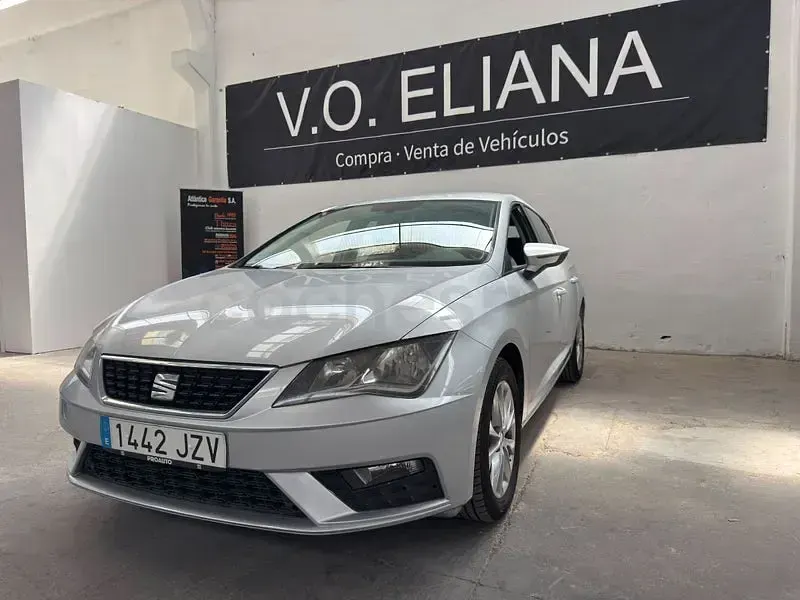 Usado Seat Leon Style 115 CV (84 kW) 2017 Gris / plata Berlina