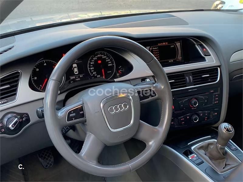 Usado Audi A4 136 CV (100 kW) 2011 Gris / plata Berlina