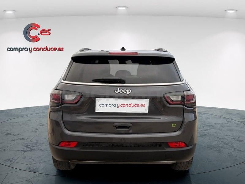 Usado Jeep Compass Limited 130 CV (95 kW) 2022 Gris / plata SUV