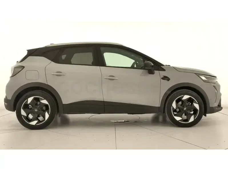 Usado Renault Captur Techno 100 CV (73 kW) 2025 Gris / plata SUV