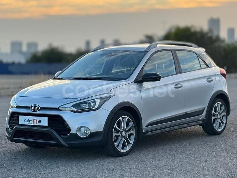 Gris / plata Usado 2020 Hyundai i20 Active Berlina | 13.495 € (Buen precio) - Imagen 1/4