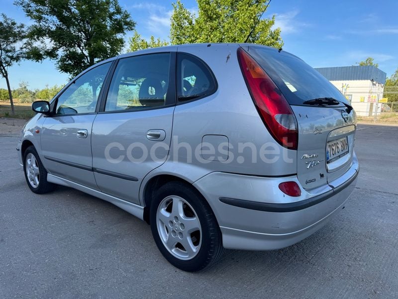 Gris / plata Usado 2003 Nissan Almera Tino Visia Monovolumen | 2300 € - Imagen 1/4