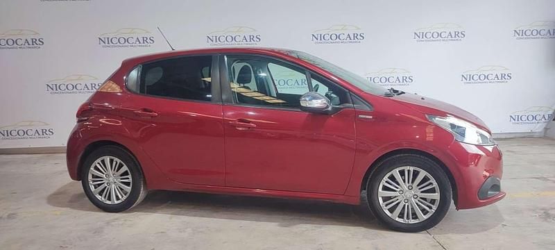 Burdeos Usado 2018 Peugeot 208 Style Utilitario | 9500 € (Un poco caro) - Imagen 1/4