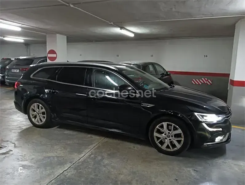 Usado Renault Talisman LIMITED 160 CV (117 kW) 2021 Negro Familiar