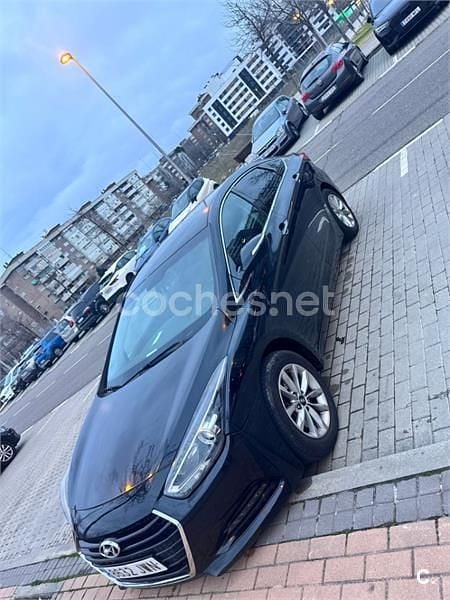 Usado Hyundai i40 115 CV (84 kW) 2017 Negro Berlina