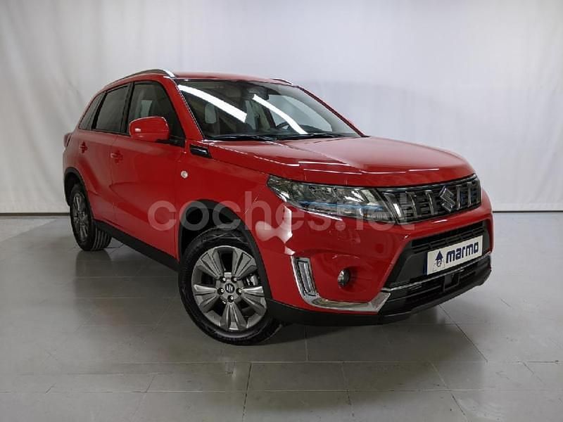 Rojo Usado 2024 Suzuki Vitara SUV | 24.690 € (Un poco caro) - Imagen 1/4