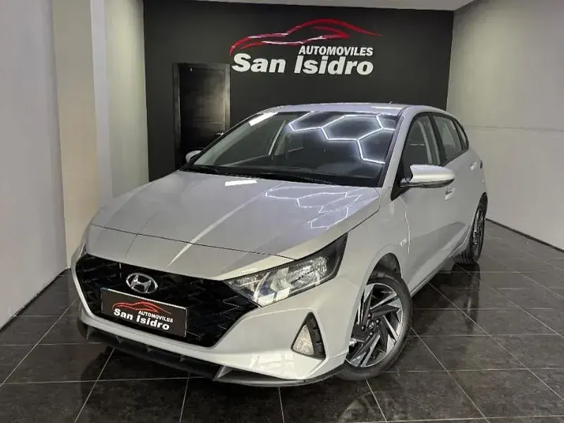 Usado Hyundai i20 100 CV (73 kW) 2021 Gris / plata Utilitario
