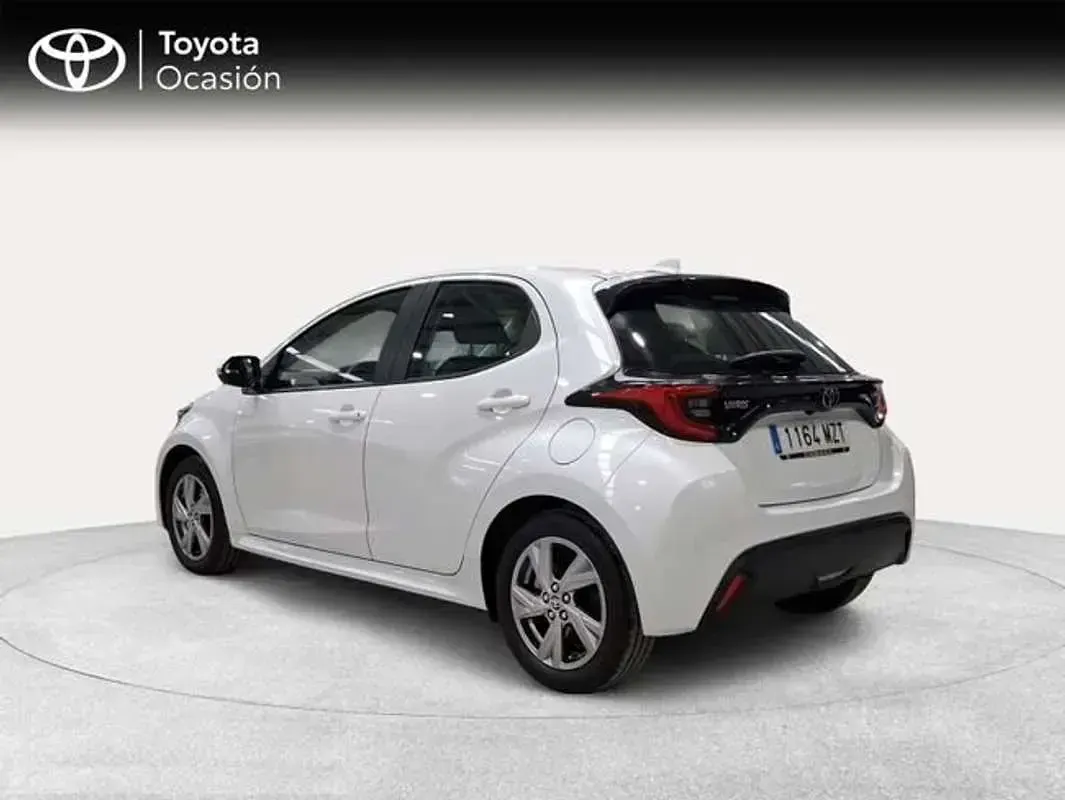 Usado Toyota Yaris Active 116 CV (85 kW) 2025 Blanco Utilitario