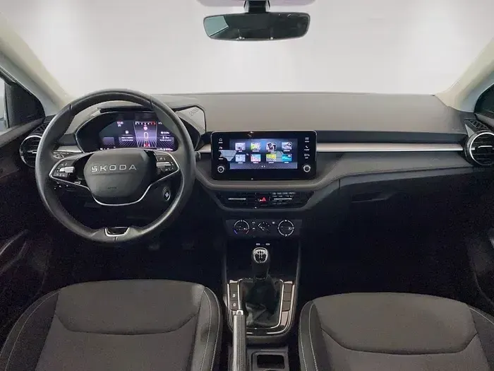 Usado Skoda Fabia Selection 95 CV (69 kW) 2025 Blanco Utilitario