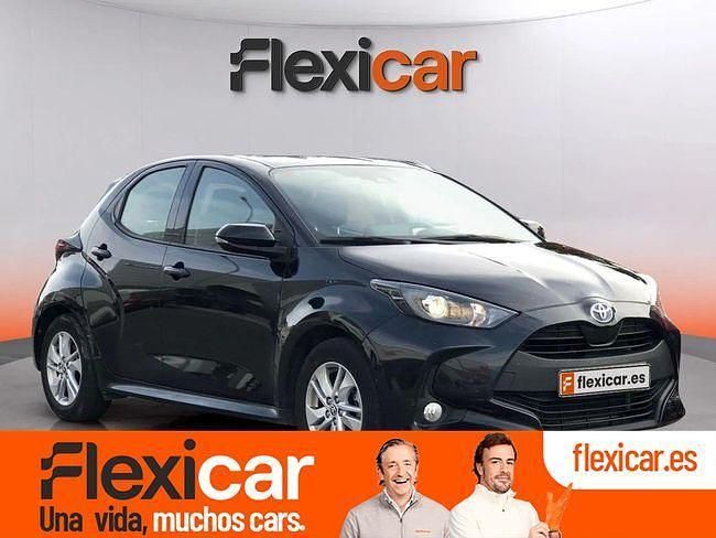 Usado Toyota Yaris Hybrid Business Edition 116 CV (85 kW) 2021 Negro Berlina