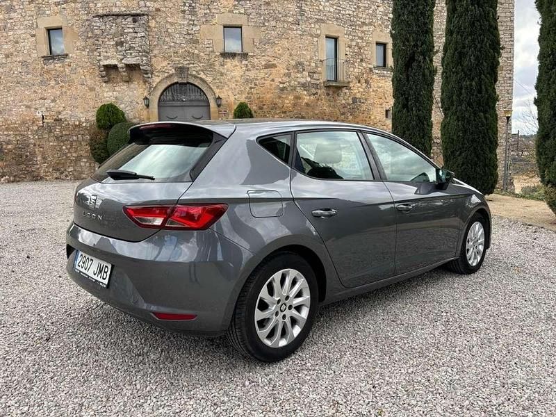 Usado Seat Leon Style 110 CV (80 kW) 2016 Gris Utilitario