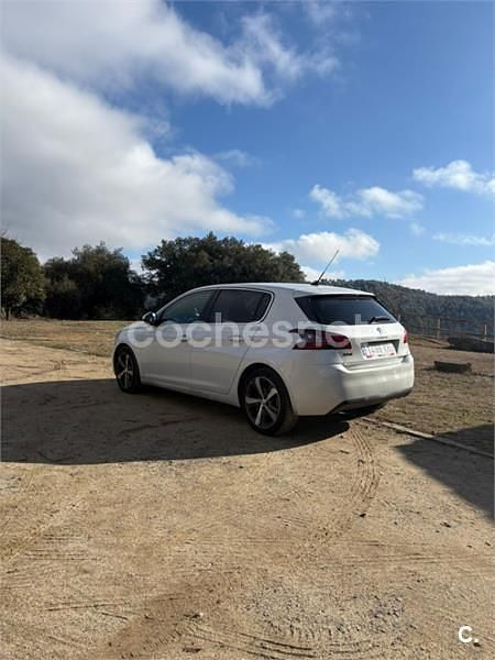 Usado Peugeot 308 Allure 130 CV (95 kW) 2018 Blanco Berlina