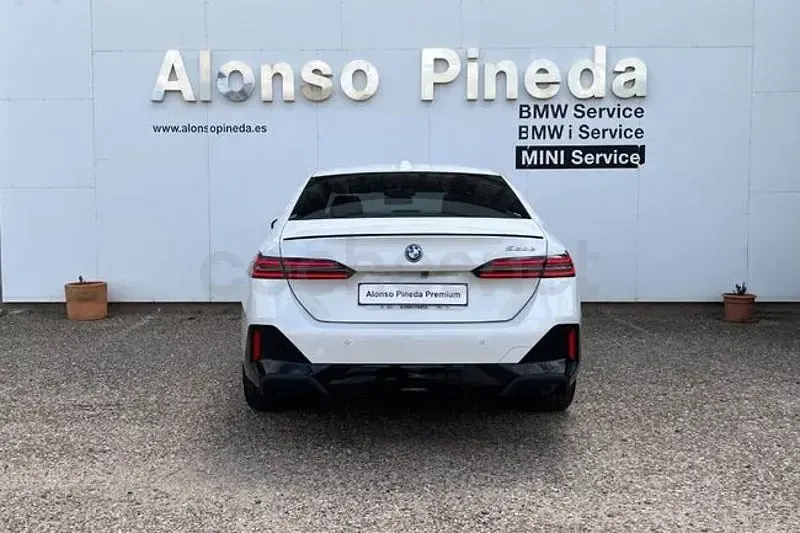 Usado BMW 530e Comfort Edition 299 CV (219 kW) 2025 Blanco Berlina
