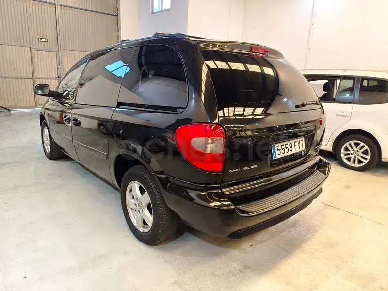 Usado Chrysler Voyager 150 CV (110 kW) 2008 Negro Monovolumen