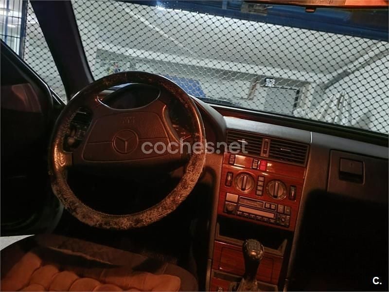 Usado Mercedes C250 Elegance 150 CV (110 kW) 1994 Gris / plata Berlina