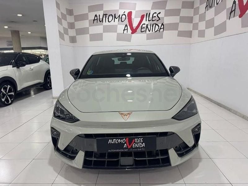 Usado Cupra Leon 150 CV (110 kW) 2024 Gris / plata Berlina